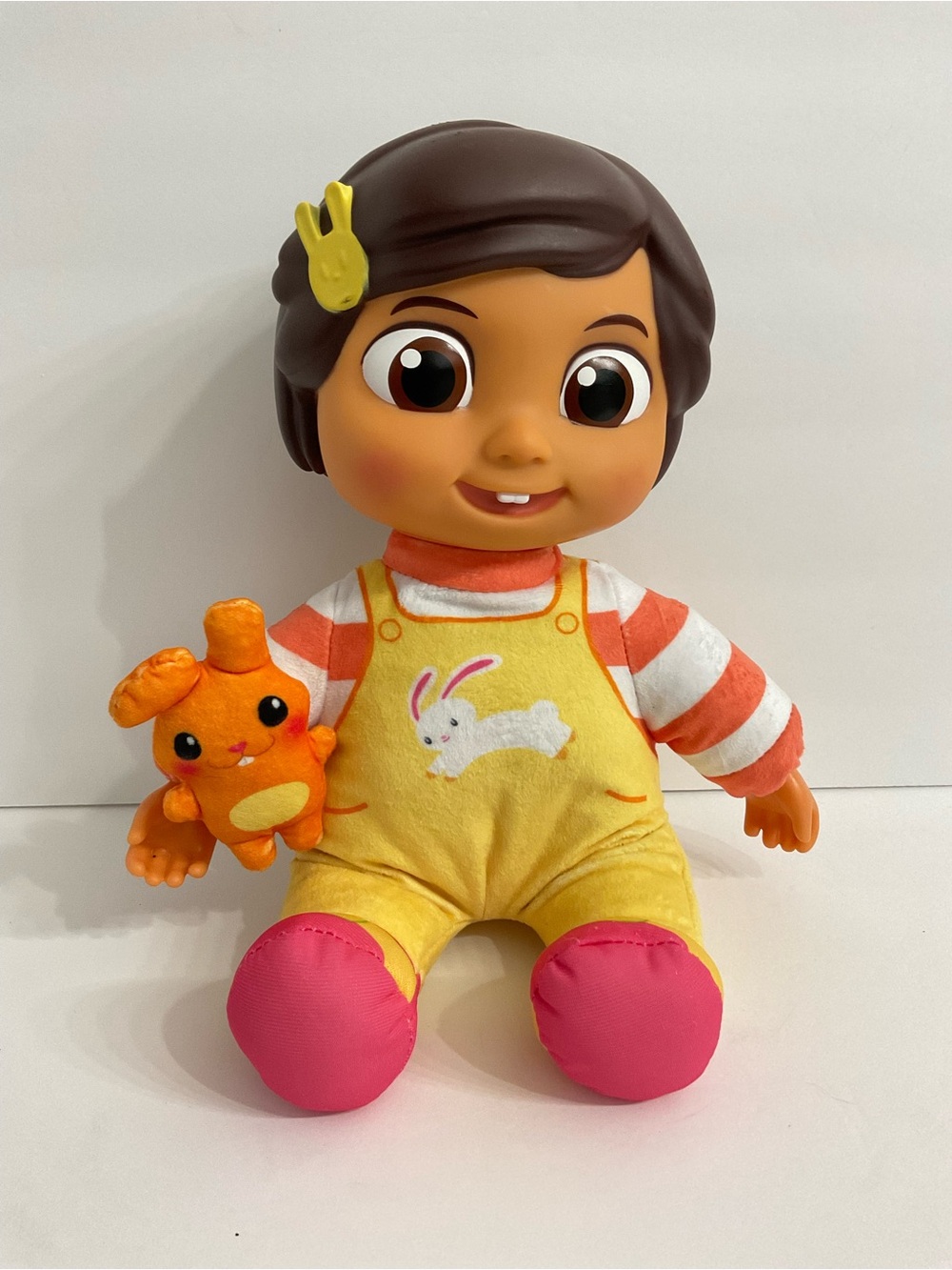 Cocomelon My Friend Nina Plush Singing Doll Bilingual English/Spanish